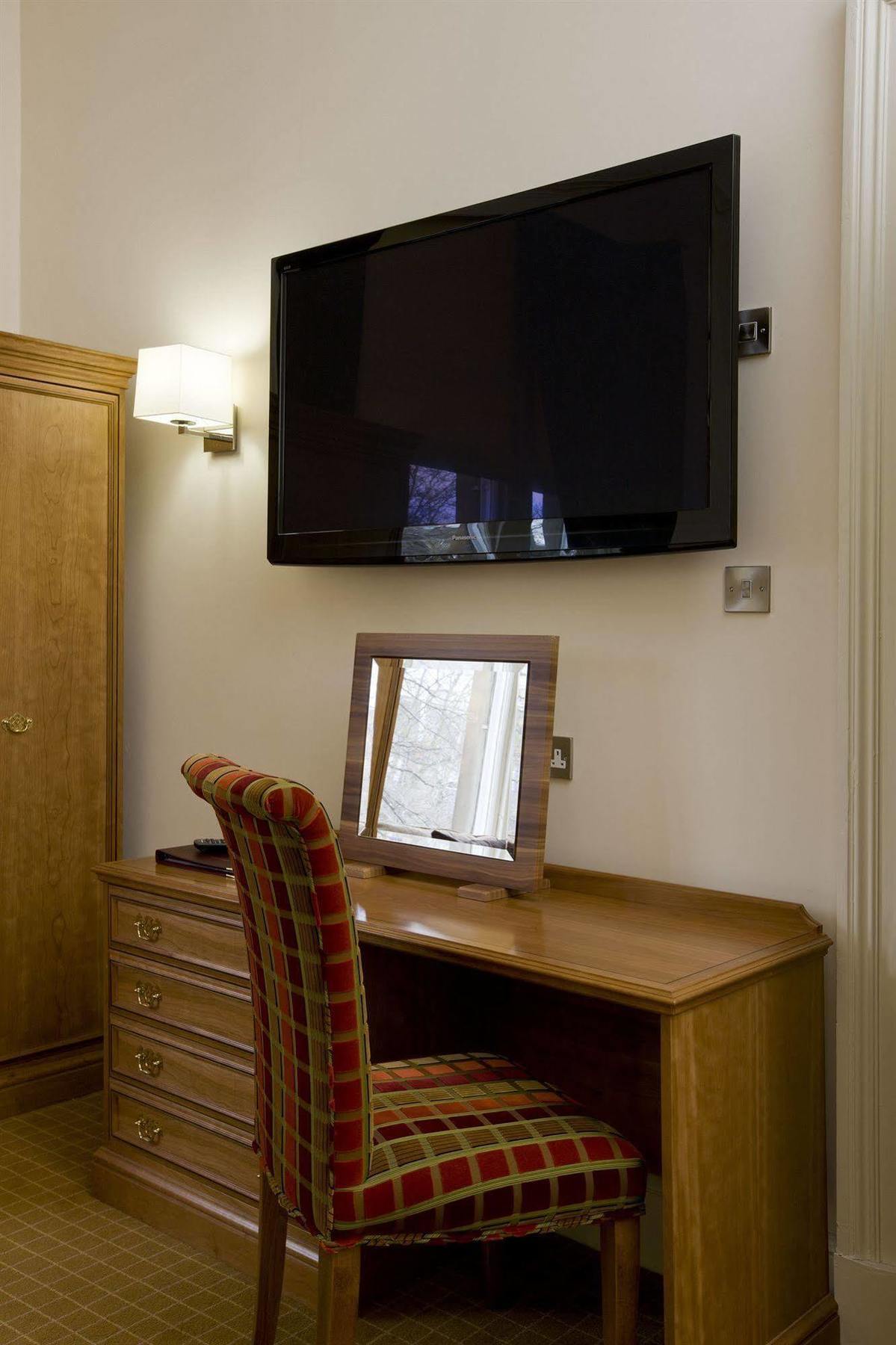 Royal Ettrick Hotel 3*
